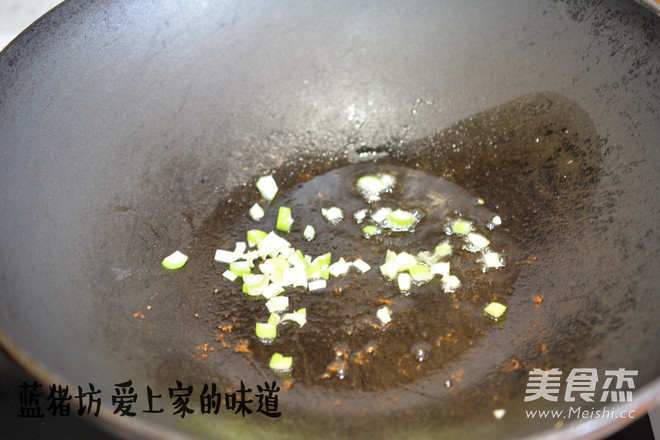 酒香金<a href=/shicai/shucai/HuaCai/index.html target=_blank><u>花菜</u></a>的做法