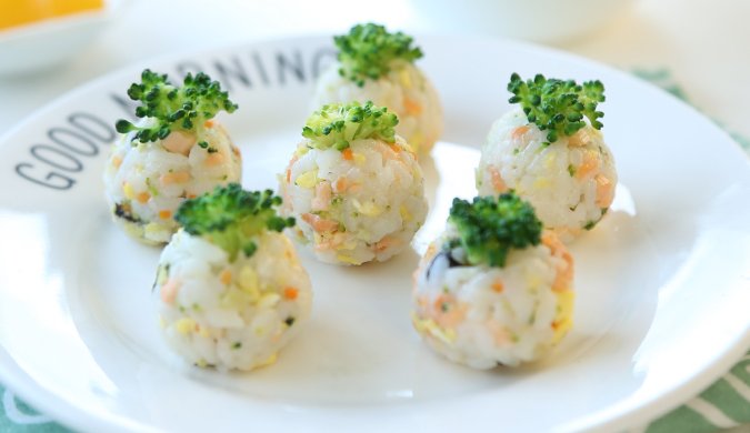 三文鱼蔬菜饭团 宝宝辅食微课堂