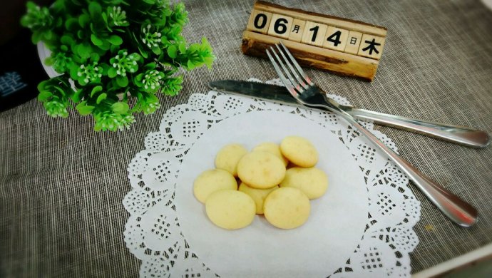 宝宝的最爱，妈妈的拿手蛋黄饼干