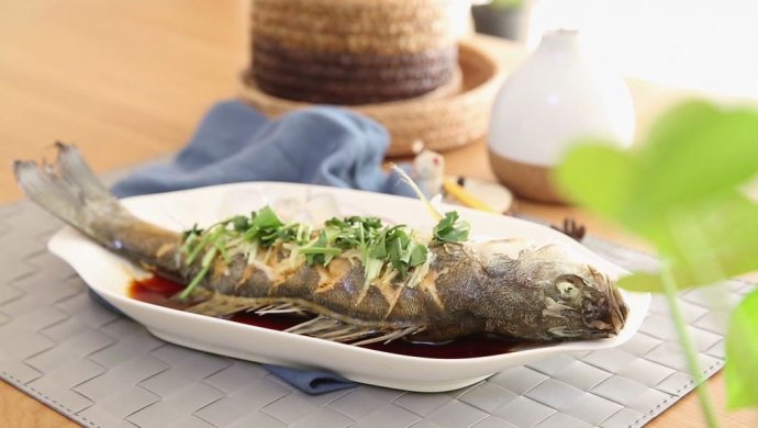 清蒸鲈鱼 宝宝健康食谱
