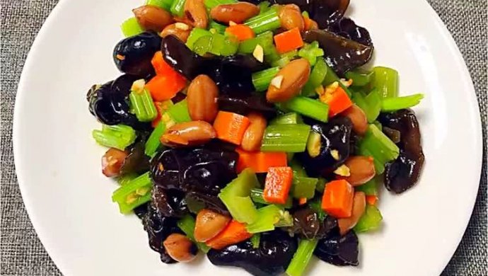 凉拌芹菜