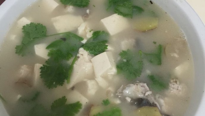 鱼骨豆腐汤