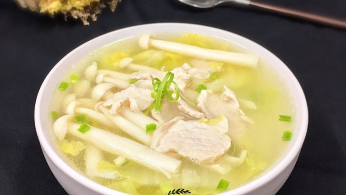 菌菇肉片白菜汤