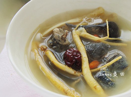 女人滋补药膳汤-当归黄芪乌鸡汤