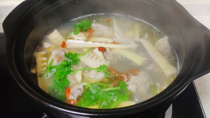 春笋炖鸭汤