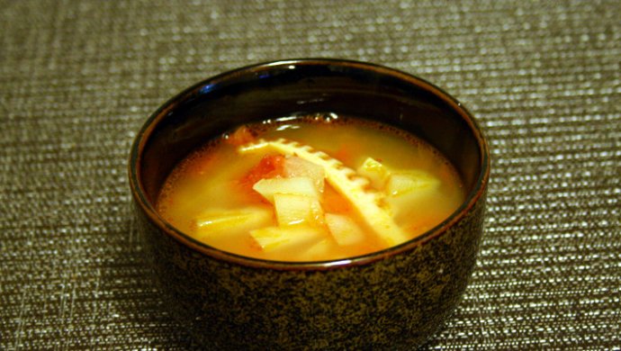 西红柿土豆咸笋汤