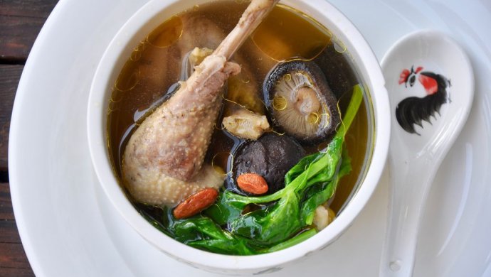香菇炖鸡汤