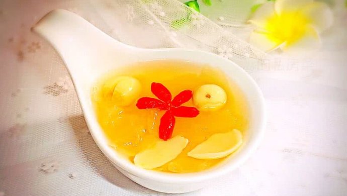 莲子百合银耳羹