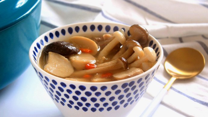 鲜菌牛骨汤