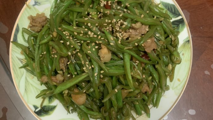 简单家常快炒菜！豆角丝炒肉！！