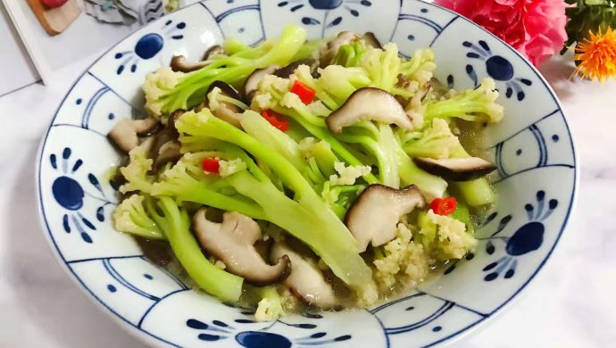 小米椒鲜香菇炒菜花
