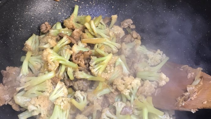 肉炒菜花