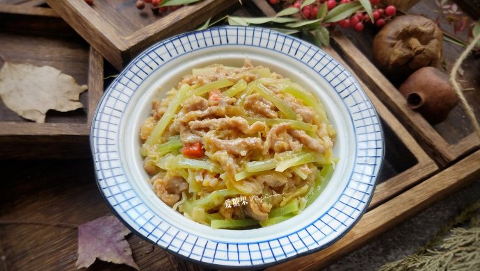 酸菜莴苣小炒肉酸鲜可口，有食欲