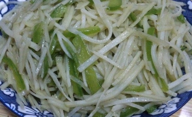 家常小炒之青椒土豆丝（青椒丝怎么切才好看）