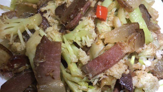 腊肉炒菜花