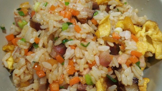 腊肉炒饭的做法