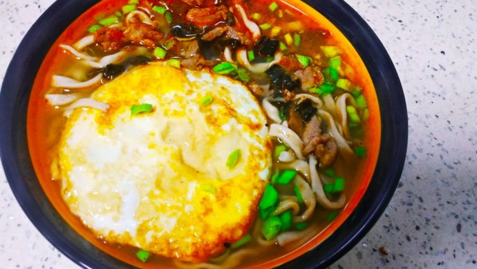 酸菜肉丝鸡蛋荞麦手擀面