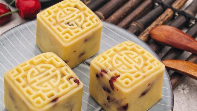 入口即化的蔓越莓绿豆糕