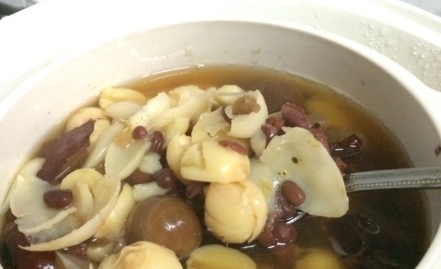 百合莲子红豆糖水