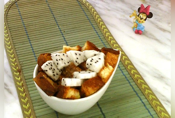 火龙果面包蒸布丁