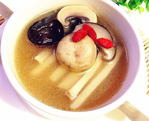 鲜菌骨汤