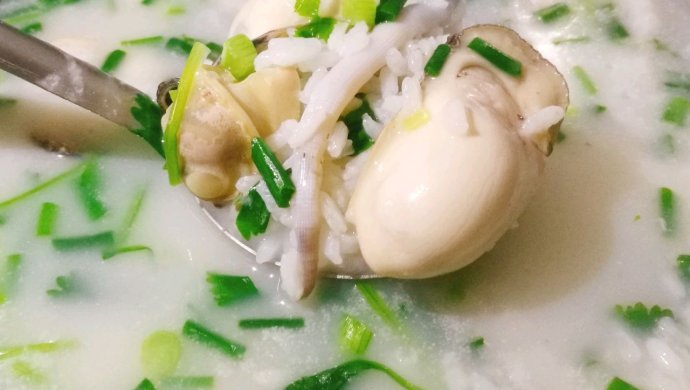 生蚝沙虫海鲜粥