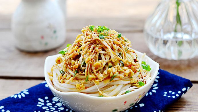 凉面也能吃出冰火两重天――酸辣鸡丝凉面