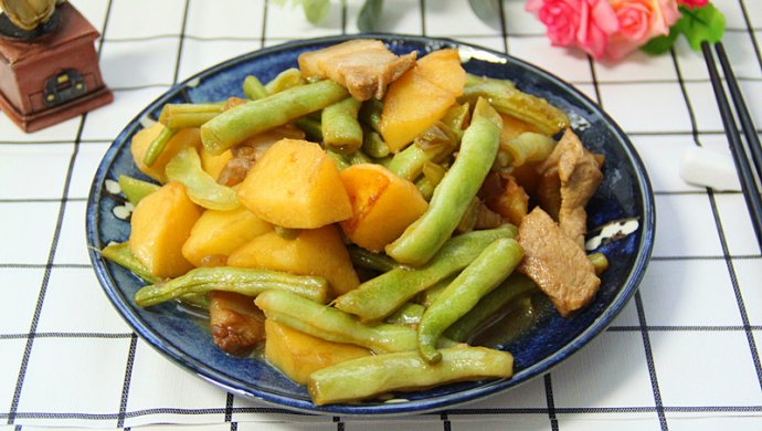 五花肉土豆芸豆炖