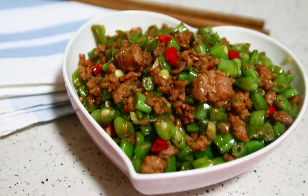 肉沫豆角下饭菜