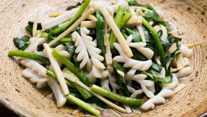 【韭菜鱿鱼】这菜名很难听，味道却自然清新！