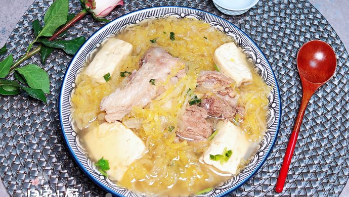 酸菜炖棒骨