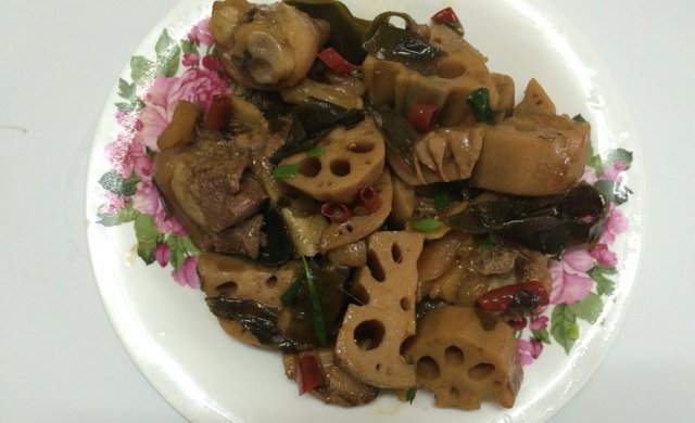 莲藕海带丝卤水猪手