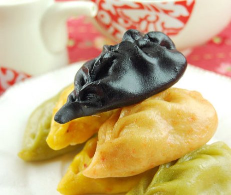 年夜饭的全家福缤纷手工饺