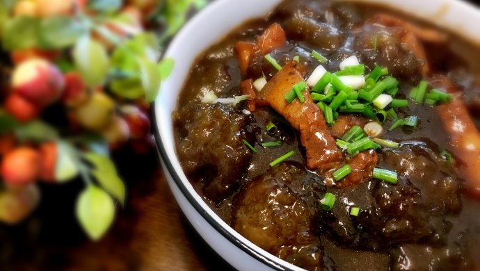 五花肉烧红薯圆