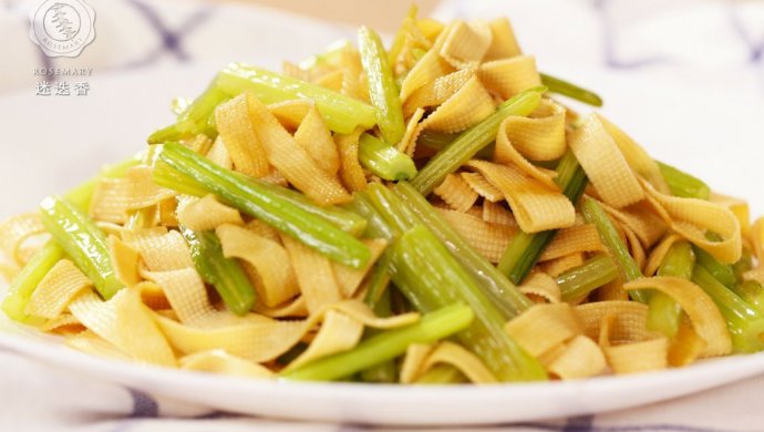 迷迭香:芹菜炒千张
