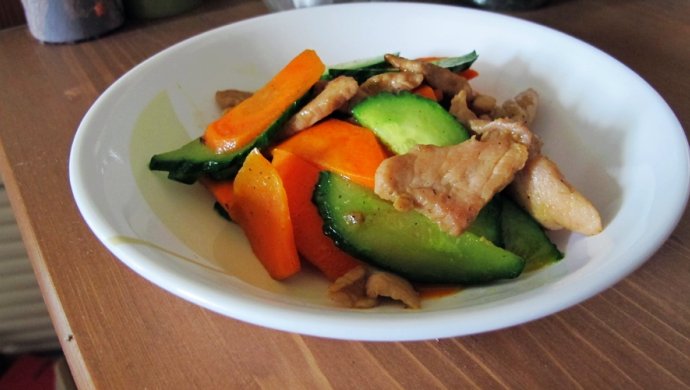 [家乐上菜 家常有味]胡萝卜黄瓜肉片