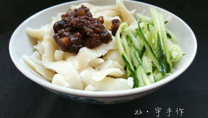 炸酱刀削面