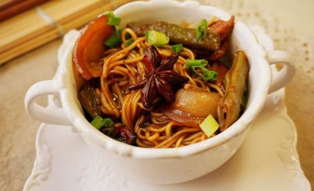 五花肉豆角焖面