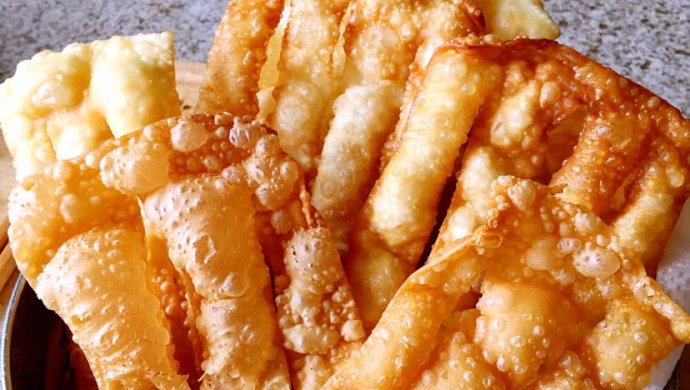 煎饼果子中的一片薄脆（?篦儿）