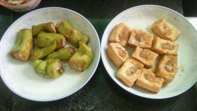 虎皮尖椒与客家酿豆腐