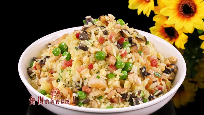 扬州炒饭那么有名, 真是火腿肠加胡萝卜炒的? 看看厨子怎么炒