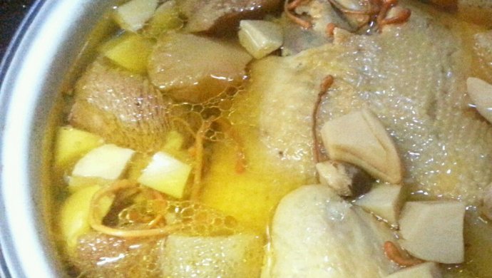 猴头菇竹荪虫草花煲鸡汤（超详细煲汤步骤）
