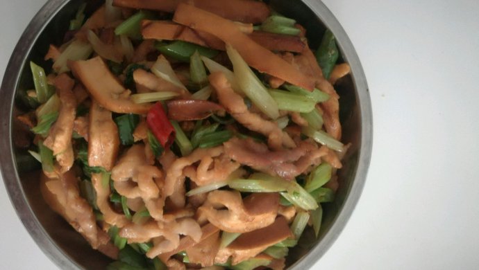 芹菜香干炒肉丝     经典湘菜