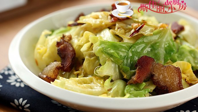 腊肉炒手撕包菜