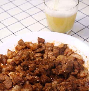一个调料就能搞定的孜然羊肉,绝对不输外边餐厅~