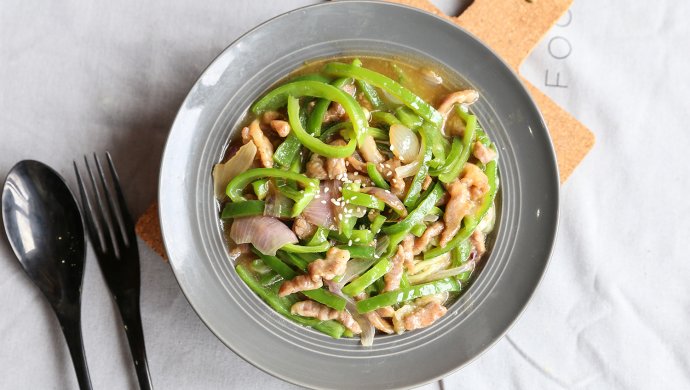 食指大动的青椒肉丝盖浇面