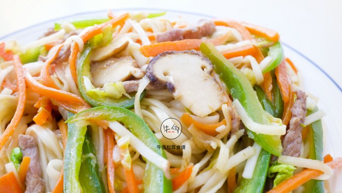 三丝松茸炒面|牛佤松茸食谱