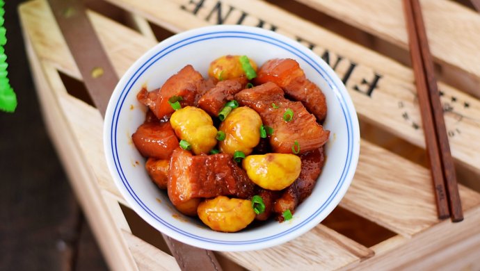 板栗红烧肉