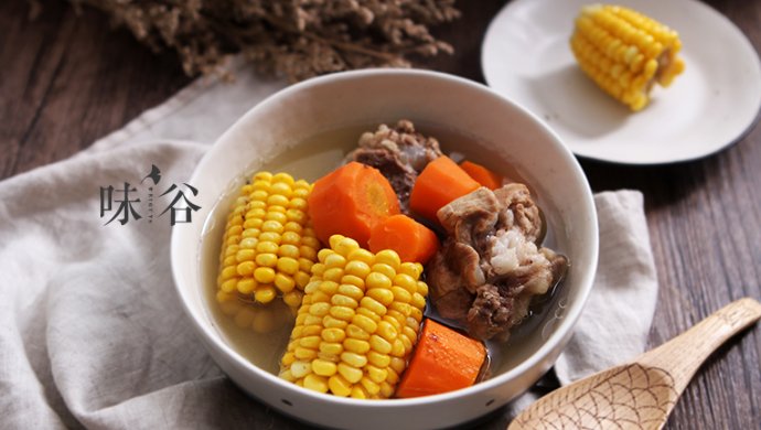 胡萝卜玉米筒骨汤