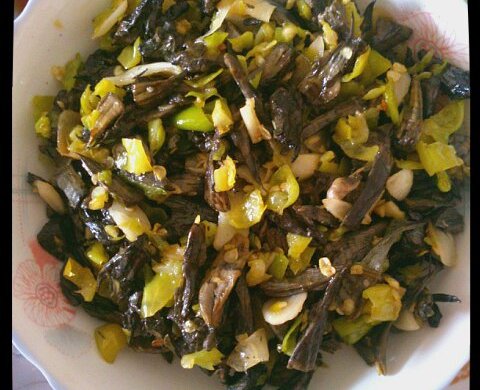 云南特色菜--辣椒炒干巴菌